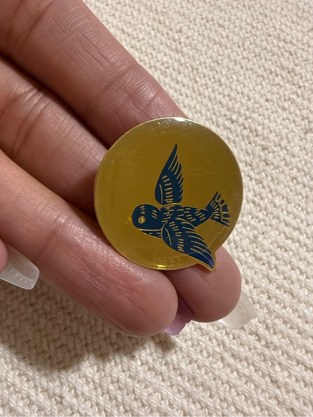 Vintage style flying bird cloisonné lapel pin